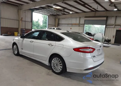 2014 Ford Fusion Energi Se Luxury z USA, uszkodzony, nr VIN 3FA6P0PU9ER155383